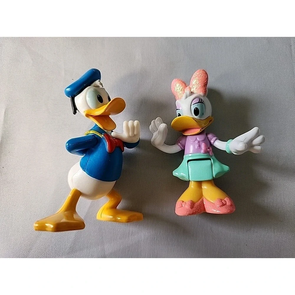 Lot 6 Disney Figures Cake Toppers Minnie & Baby,‎ Donald & Daffy Duck, Goofy +